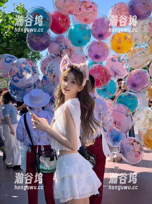 和我一起在17吃瓜网站，享受免费吃瓜、看搞笑的欢乐时光吧！