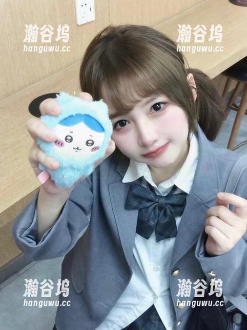 51.com 永久追随“51.com”的八卦动态,吃瓜生活从此不再单调!