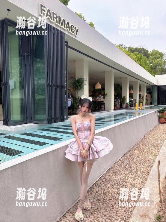 51黑料 在51黑料吃瓜网观看最热黑料,分享不容错过的娱乐时刻!