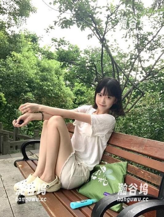 91吃瓜中心 安卓91吃瓜中心:永久连接吃瓜趣闻与动漫游戏,让你乐在其中!