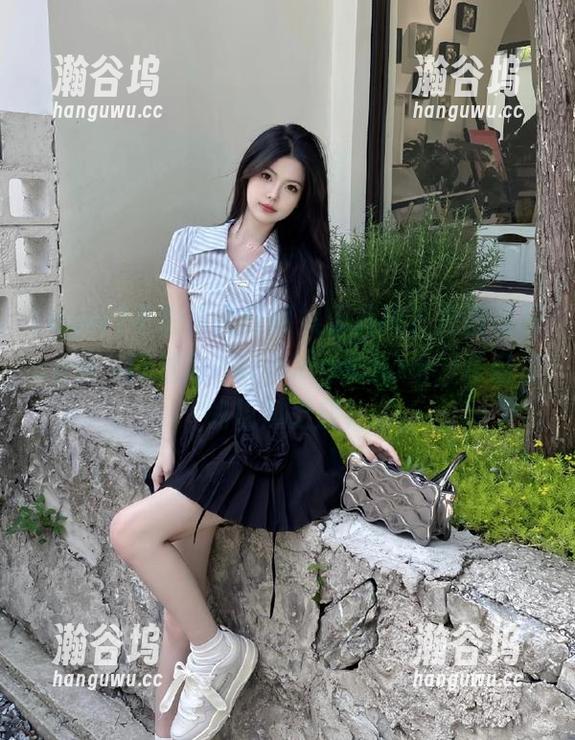 cgw 不想错过任何娱乐八卦?记得访问cgw,网址为www.cgw.com,开启你的吃瓜之旅!