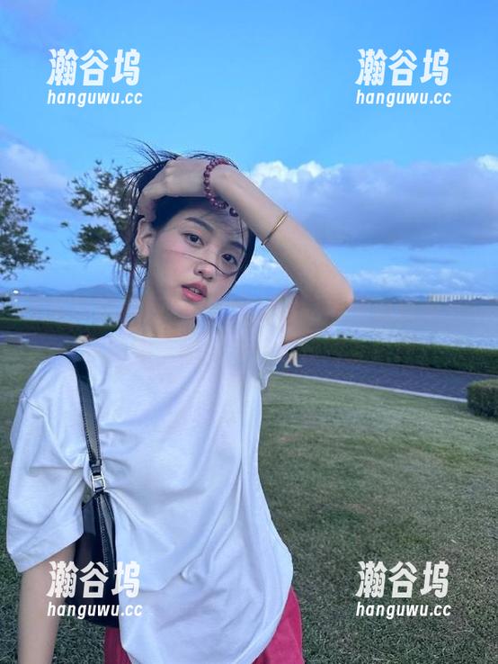 免费吃瓜 在线访问免费吃瓜网站首页,掌握娱乐圈最新动态和网友热评