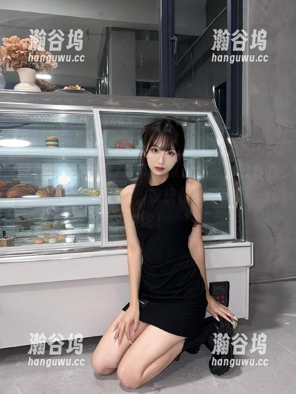 通过17爆料吃瓜网导航，轻松找到最热的八卦新闻，快快和小伙伴们一起讨论！