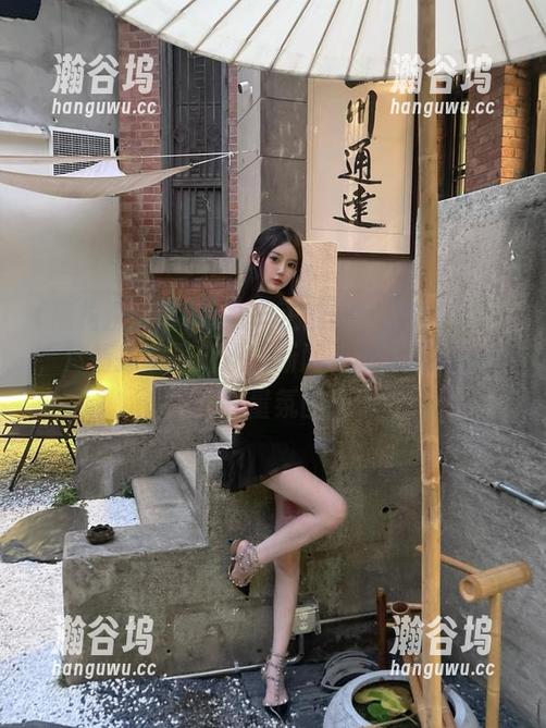 在黑料正能量官网的网页上，尽情探索最新娱乐新闻，感受不一样的正能量氛围！